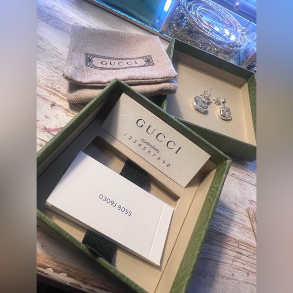 Gucci Britt double G heart drop earrings. - Picture 6 of 6